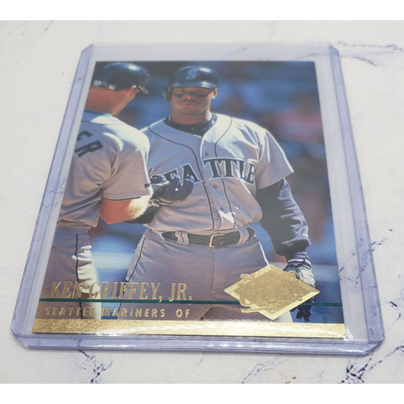 1994 Fleer Ultra #120 Ken Griffey, Jr. - Seattle Mariners - Picture 3 of 4